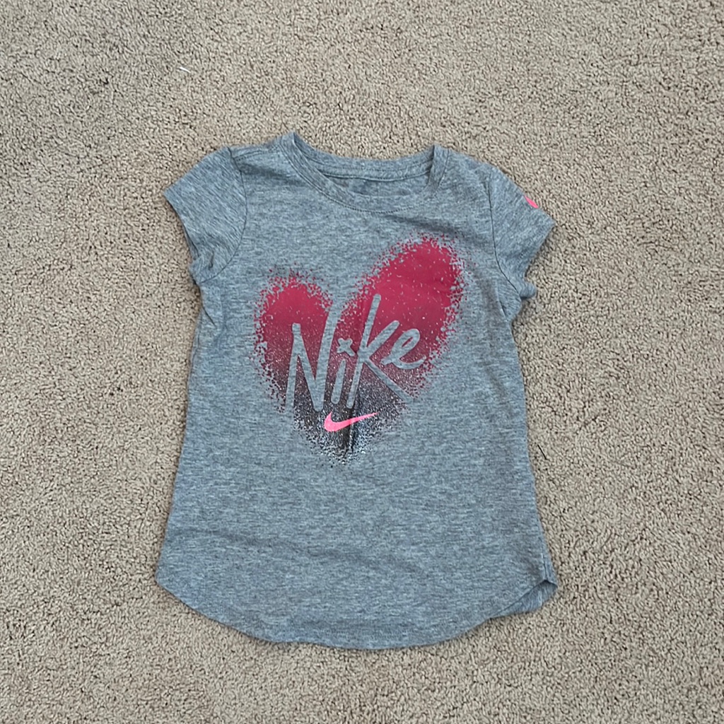 Nike/The Nike Tee/Size S (4-5)